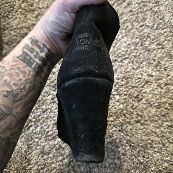 𝙑𝙂𝙐𝘾 𝙏𝙊𝙈𝙎 𝖲𝗎𝖾𝖽𝖾 booties - 𝙎𝙄𝙕𝙀 6 - Picture 4 of 5